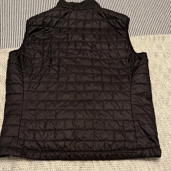 Patagonia Men's Black Quilted Vest - Picture 7 of 7